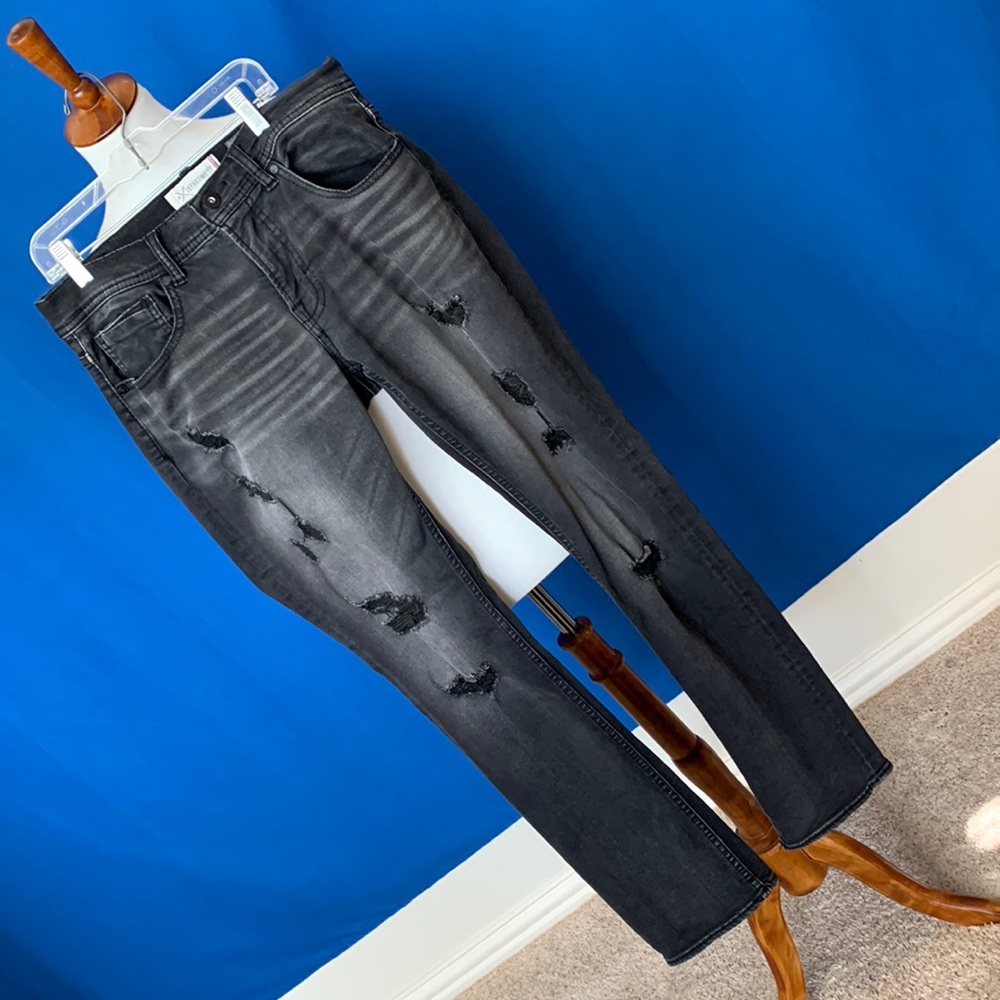Men’s Blk distressed jeans